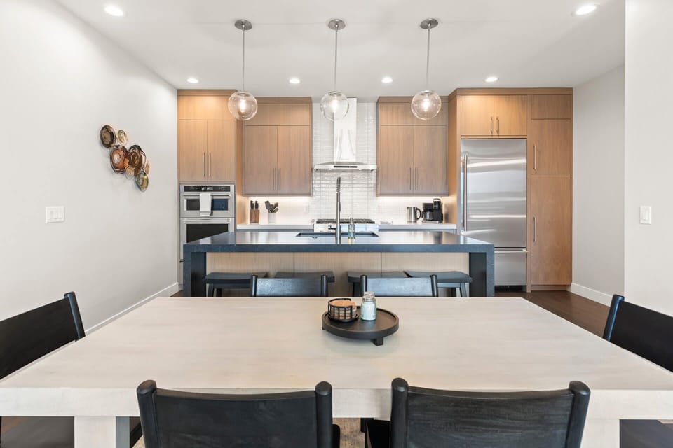 Klaim Retreats 11753