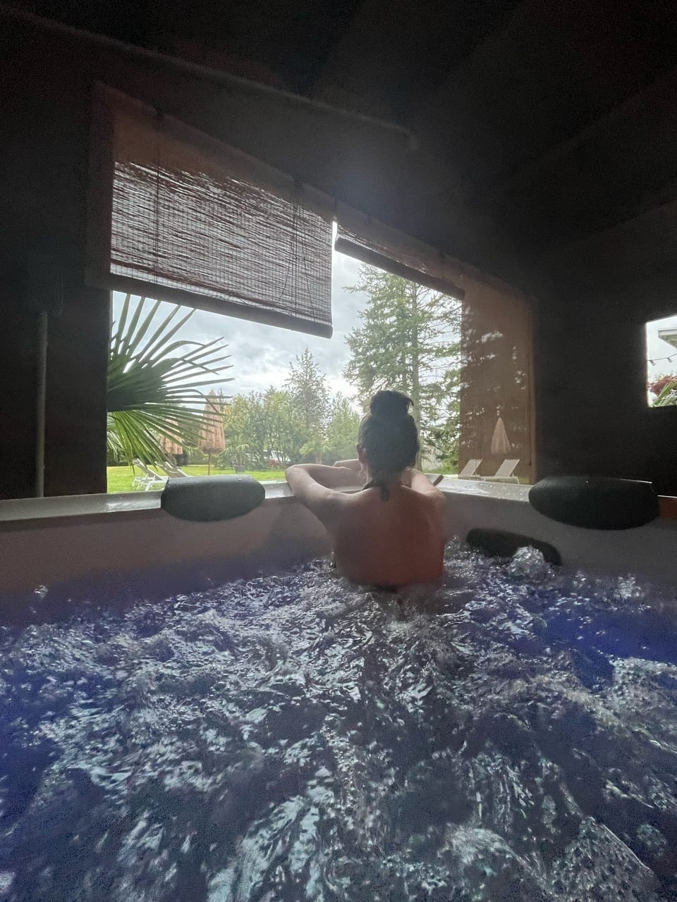 Outdoor spa tub