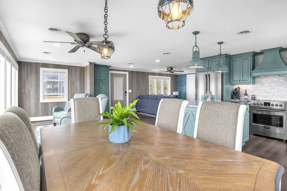 Dining Area - South