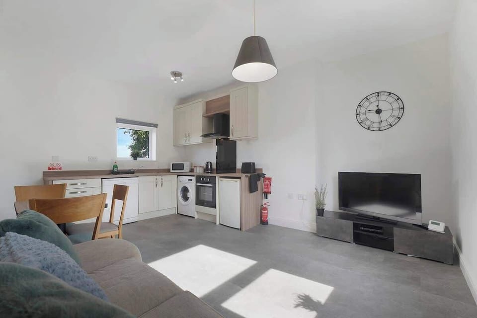 Cosy living room equipped with Sofa bed and a SMART TV with Netflix, plenty of space to sit down and relax.