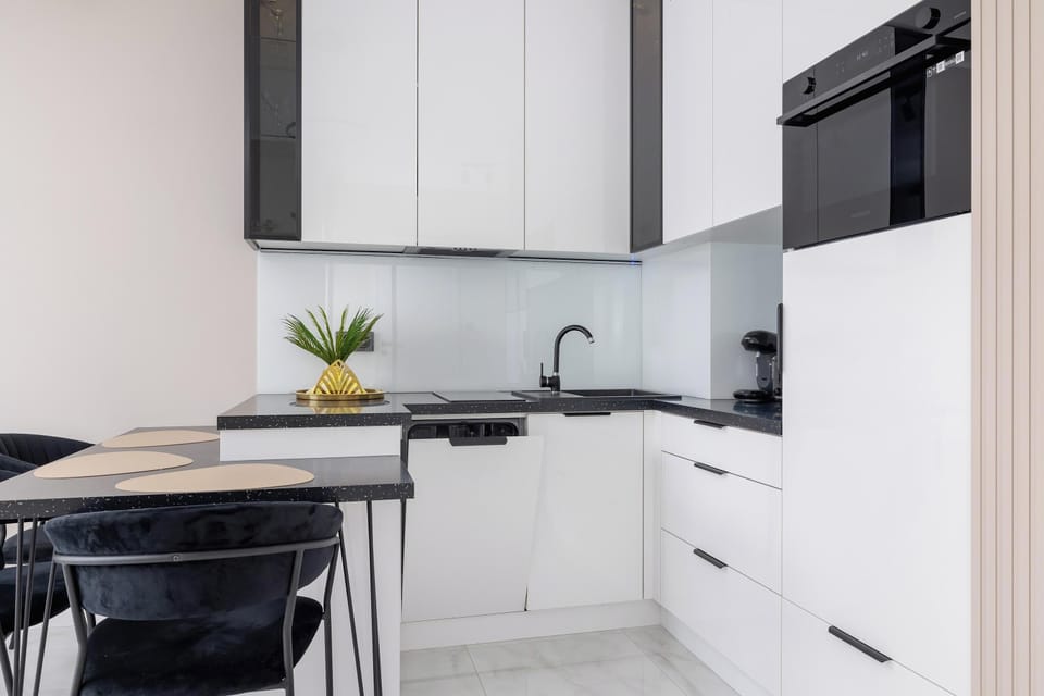 Fully equipped kitchenette.