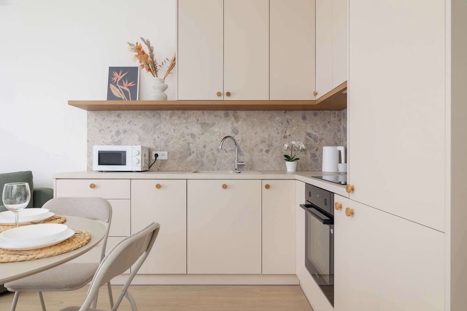 The fully equipped kitchenette will allow you to prepare exquisite dishes.