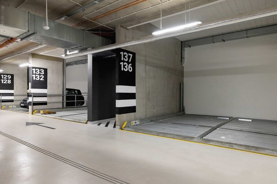 Parking in the garage hall with a separate platform space.