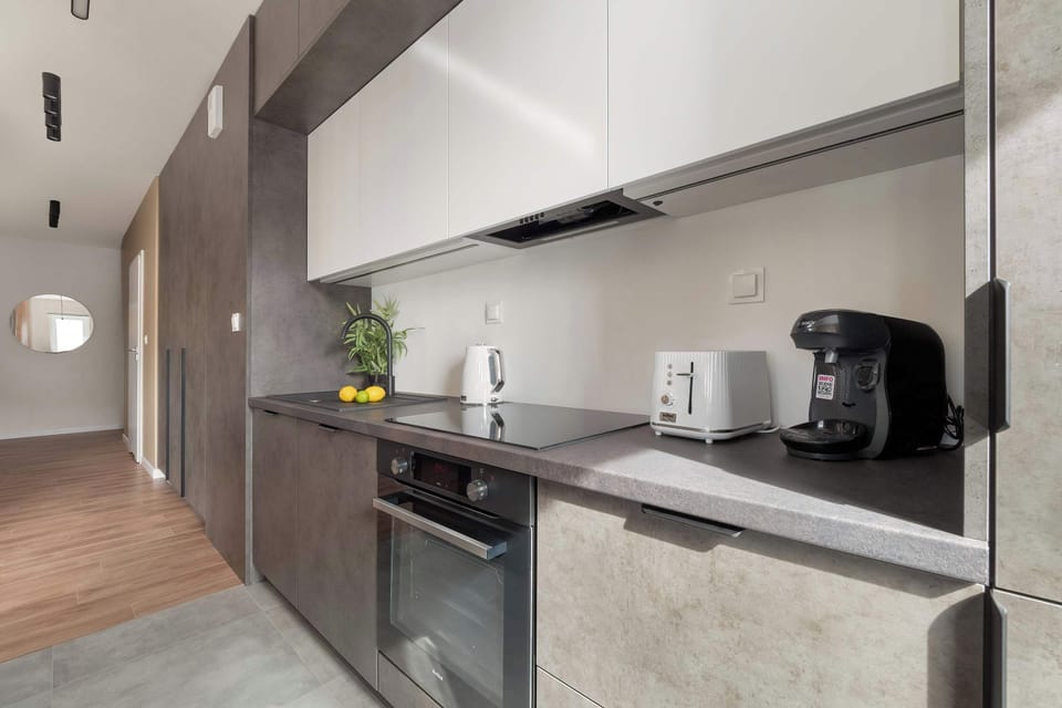 Fully equipped kitchenette.