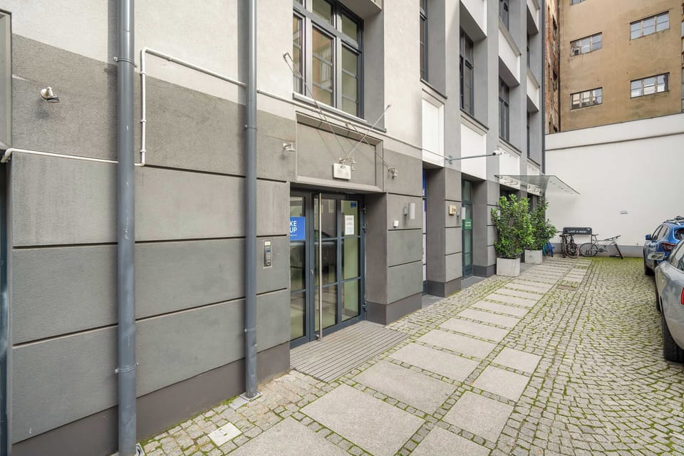 The comfortable studio apartment is located near the Old Town in Wroclaw. It is an ideal option for those who want to experience a bit of the atmosphere of old Wroclaw.