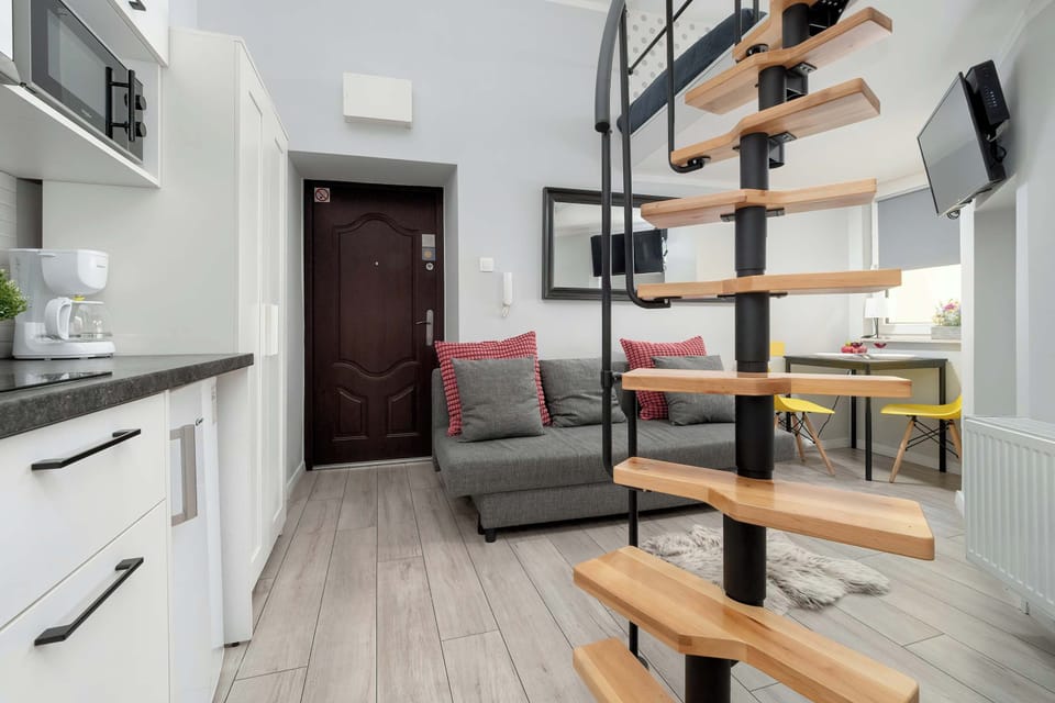 Located in the living area, the TV is sure to come in handy after a busy day. It is equipped with a SmartTV+ function.