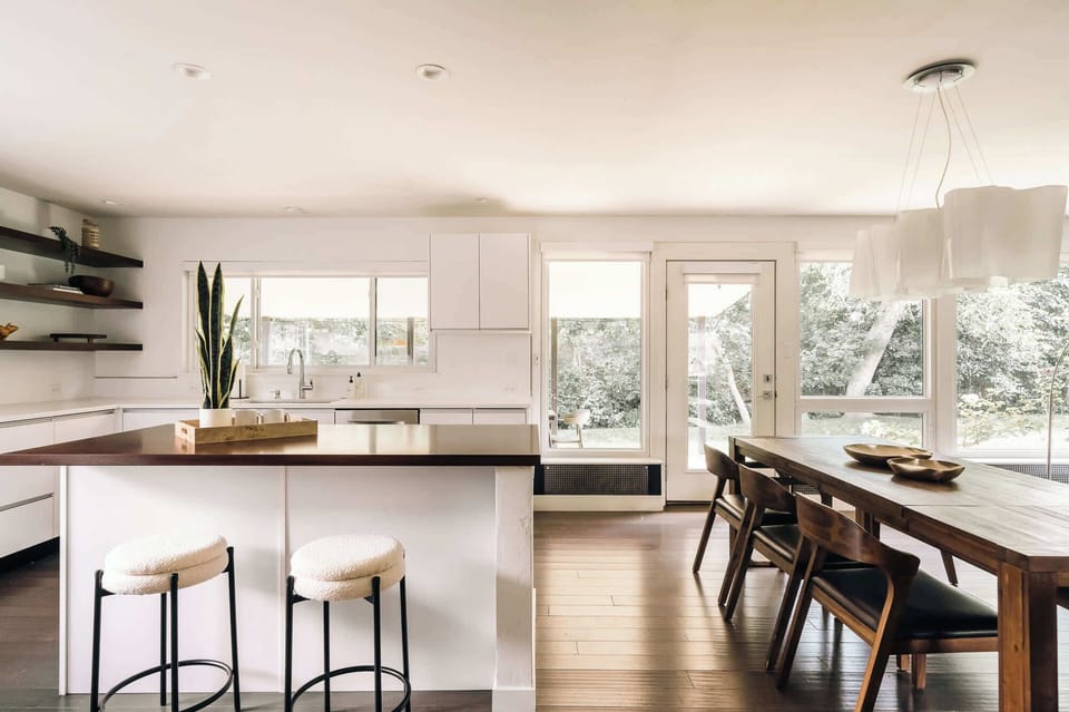 Large and bright kitchen