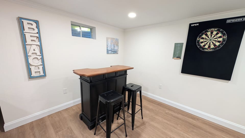 Lower level game room / bar / walkout