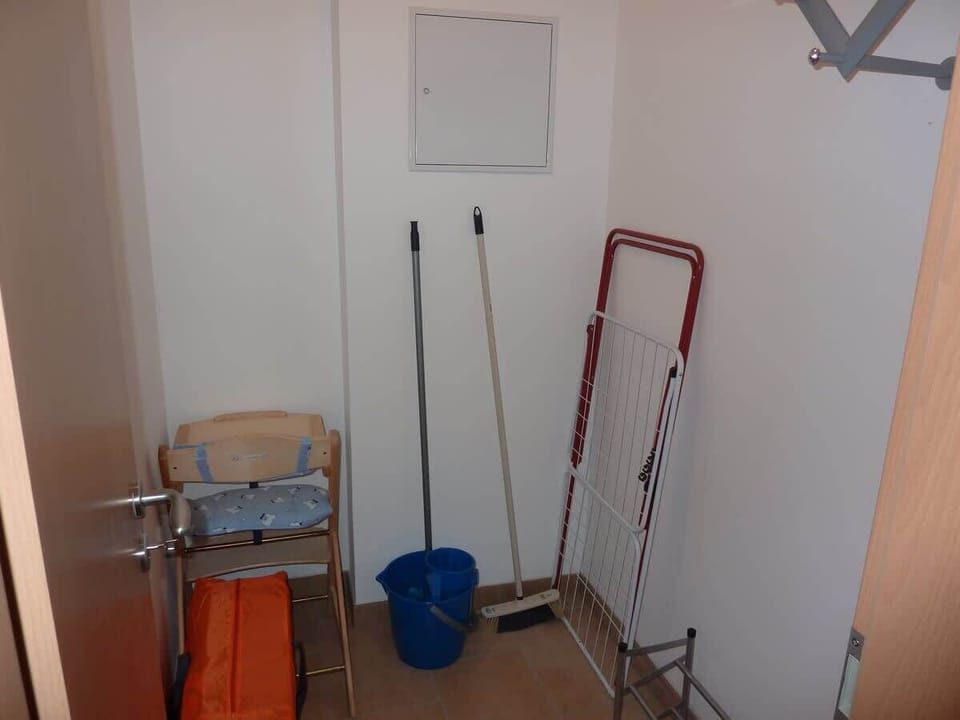 Abstellplatz mit Garderobe