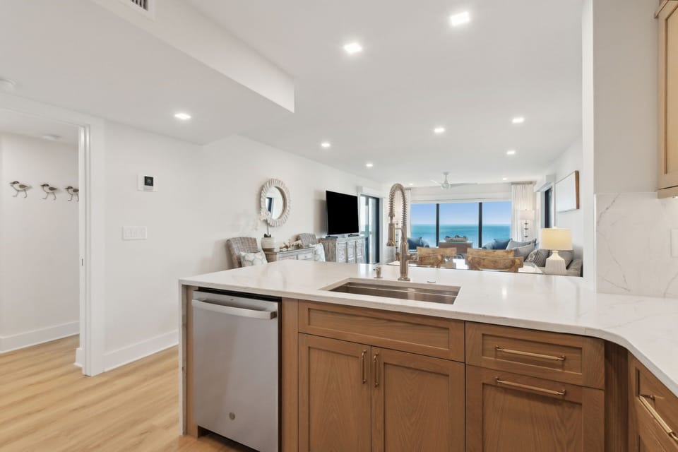 Newly Updated Kitchen with Quartz Countertops, Stainless Steel Appliances, and Stunning White Oak Cabinets