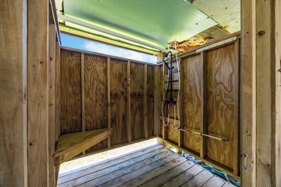 Wash off the sand in the outdoor shower. 