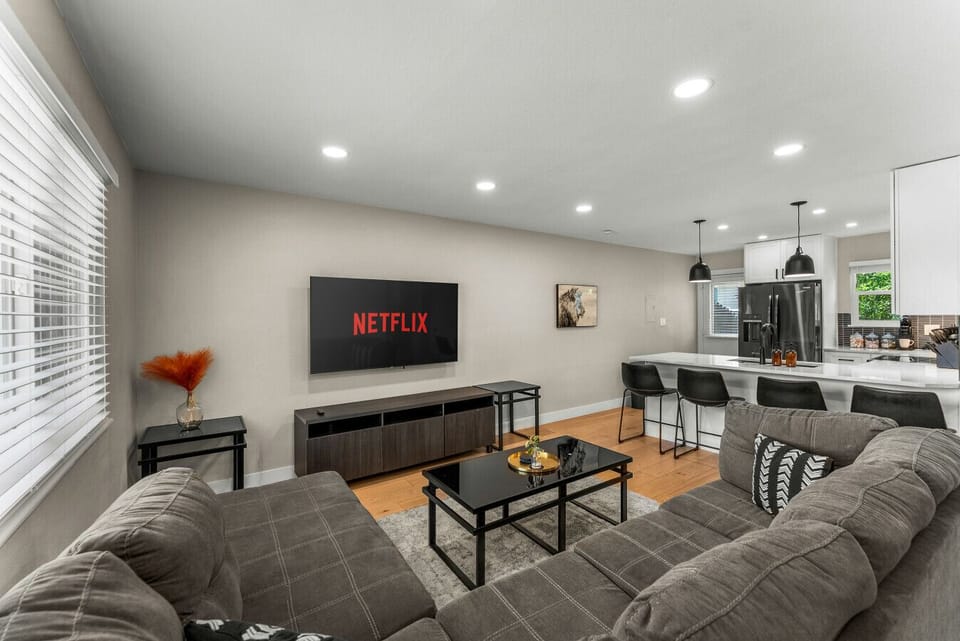 Spacious living room