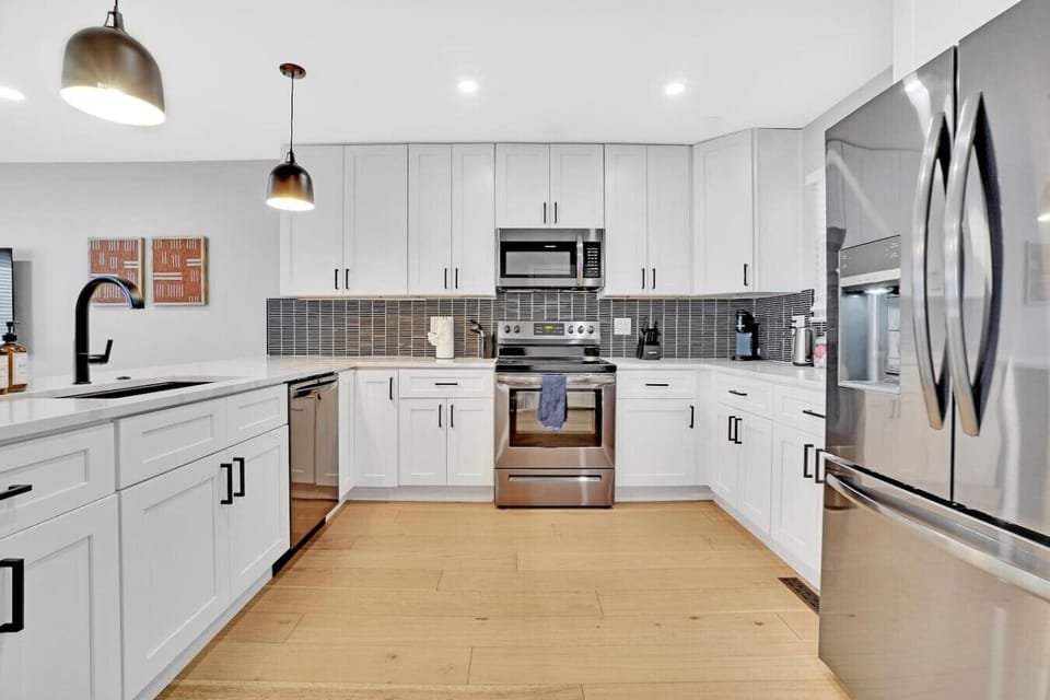 Beautifully updated and fully stocked kitchen