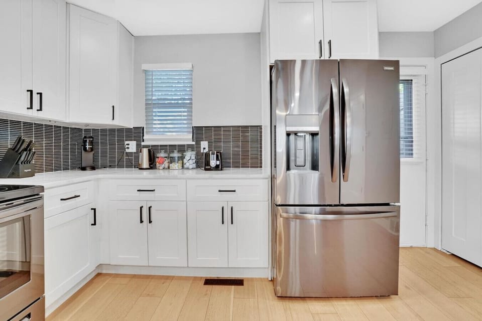 Beautifully updated and fully stocked kitchen