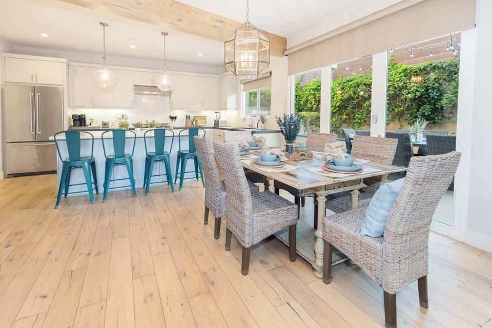 Dining room & kitchen