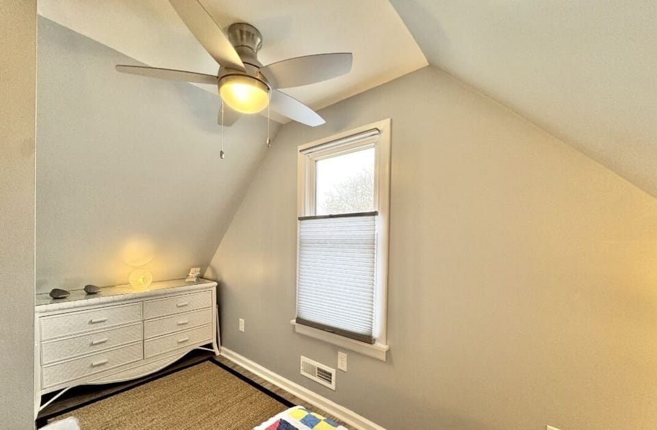 Third floor rear bedroom 