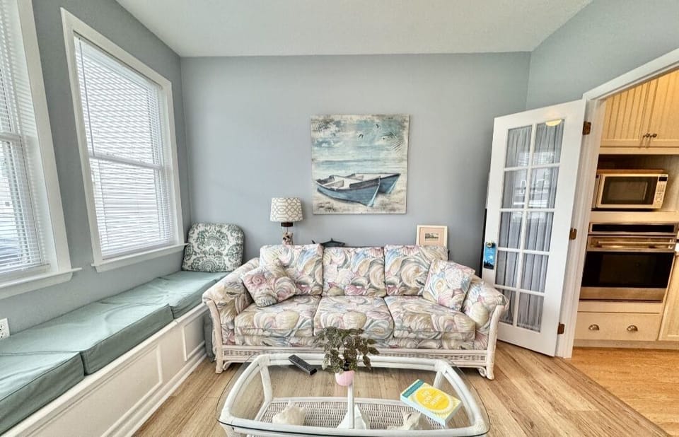 Bonus room off the kitchen 