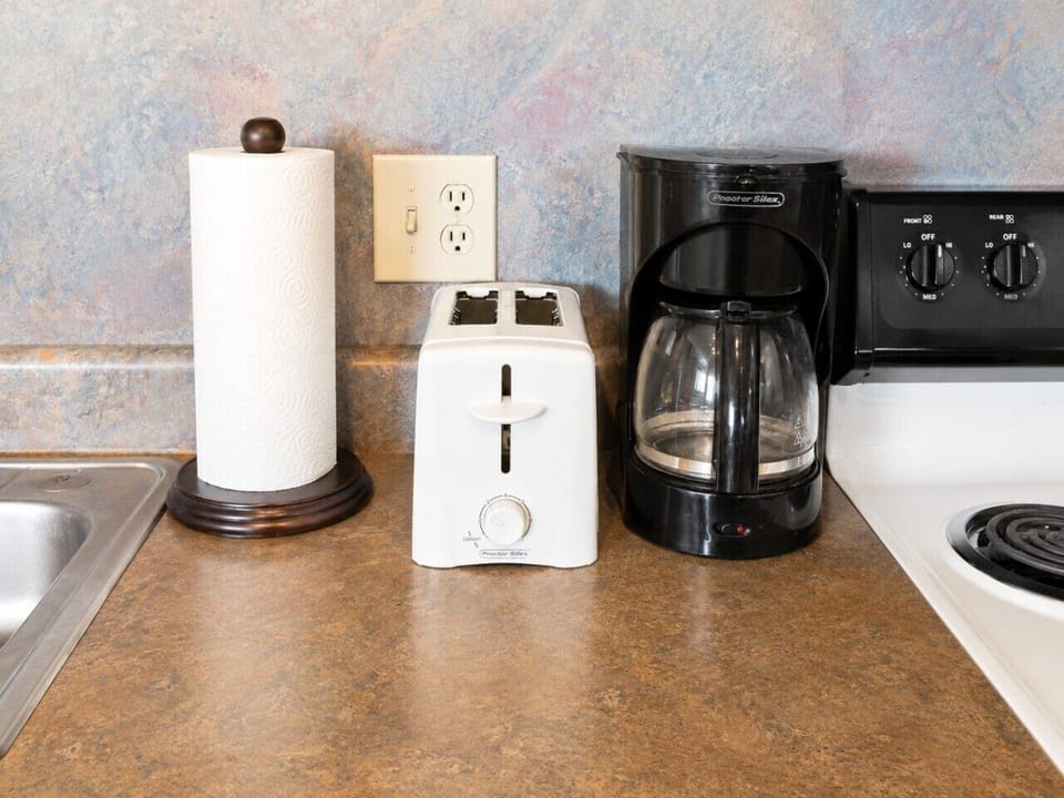 Drip Coffee Pot / Toaster