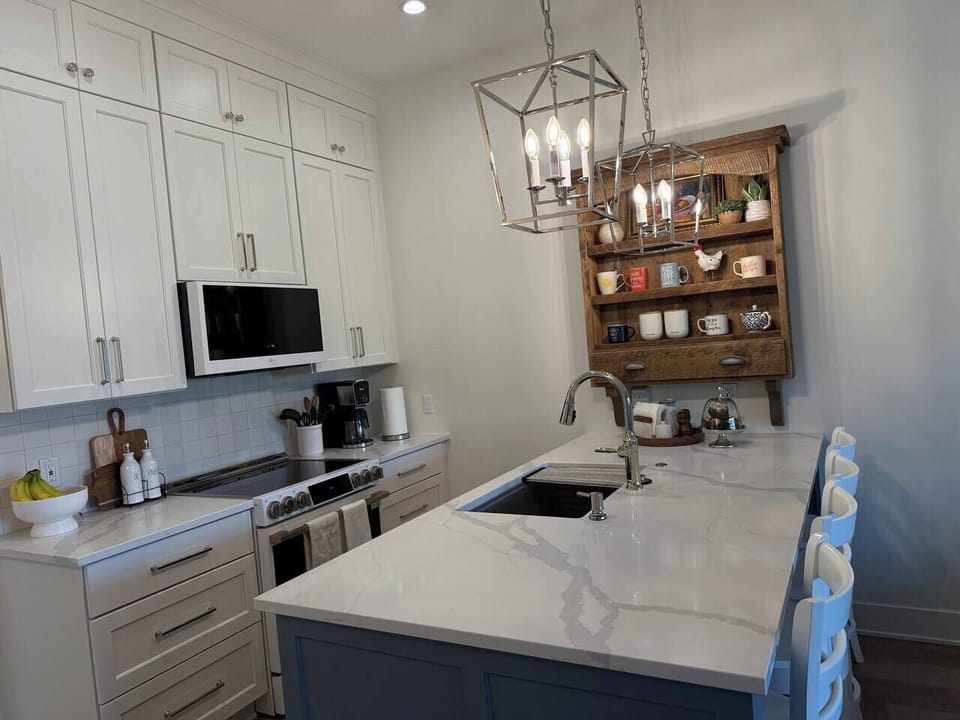 Full kitchen: LG Studio appliances, Ninja coffee maker, blender, Instant Pot rice/slow cook, & more.