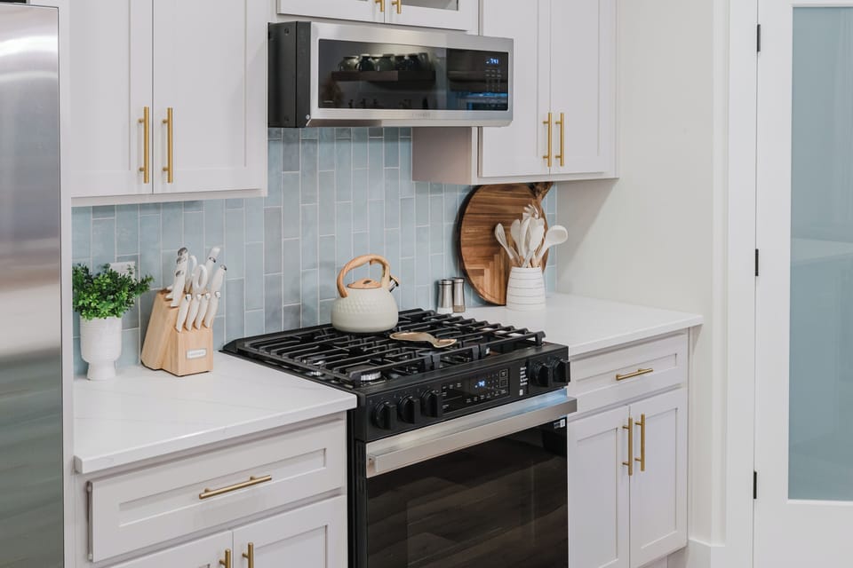 Kitchen, gas oven and microwave