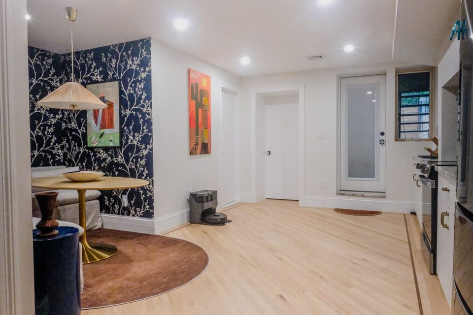 Spacious Full Kitchen w/ Dining Area