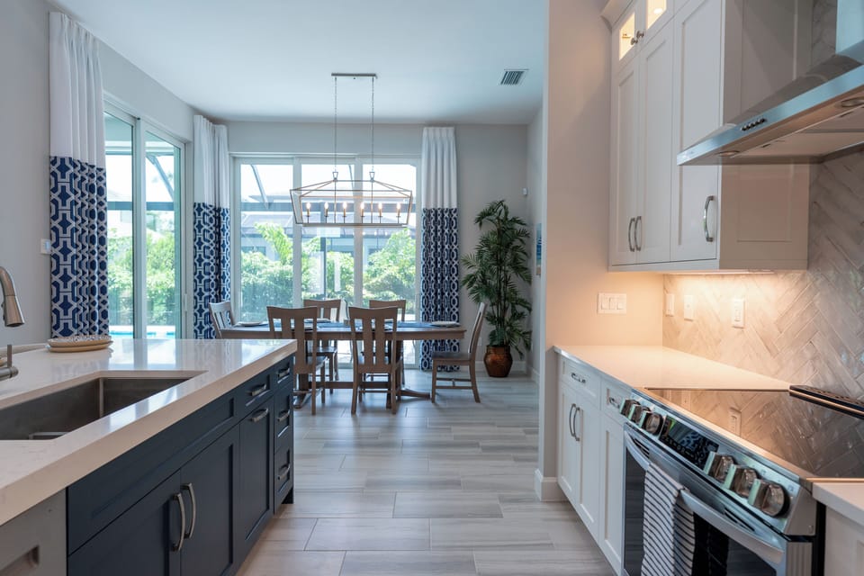 Kitchen & dining area