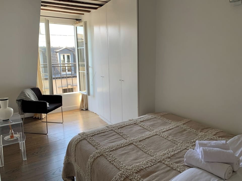 All bedding and linens are provided and you'll find the bed made on arrival