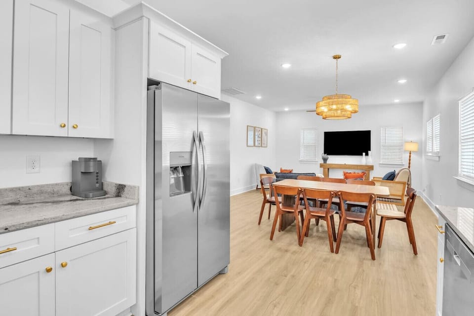 Dining Area/Kitchen