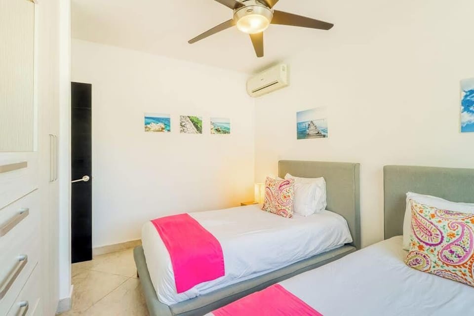 Third bedroom with twin beds