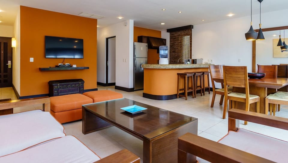 Cocina, sala-comedor/ Kitchen, living room and  Dinning room