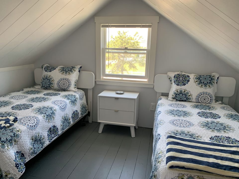 courtyard facing bedroom with 
twin beds
