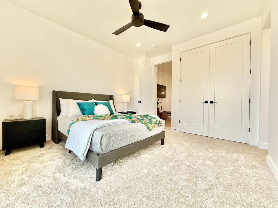 Spacious guest bedroom with plush queen bed, fresh linens & cozy vibe — ideal for couples exploring Zion & Bryce