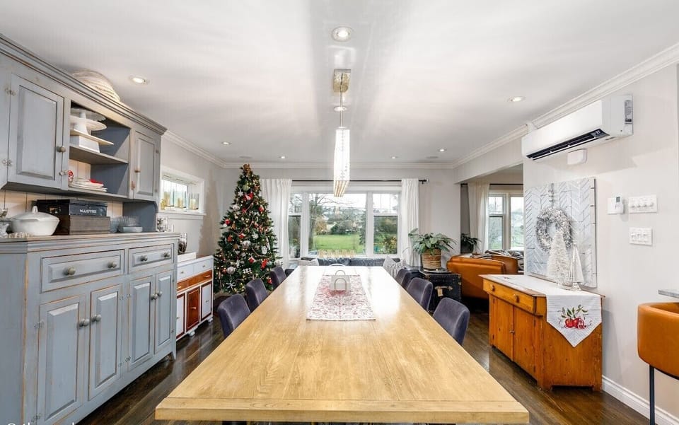 Large dining room with Horner Park views.