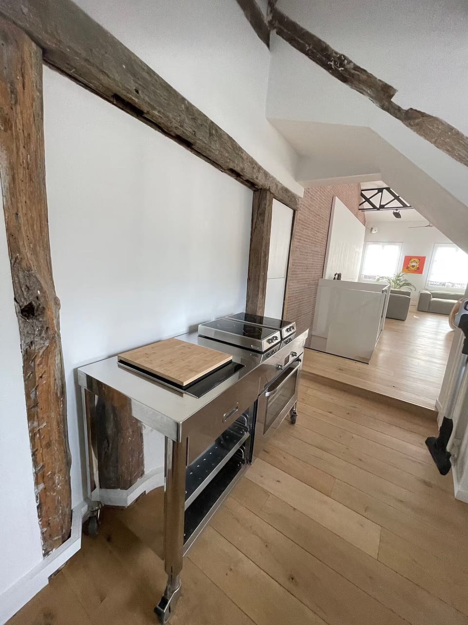 Chef-ready kitchen with teppanyaki, oven, induction plates, and full amenities