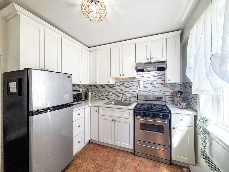 Full kitchen with everything you need to cook at home