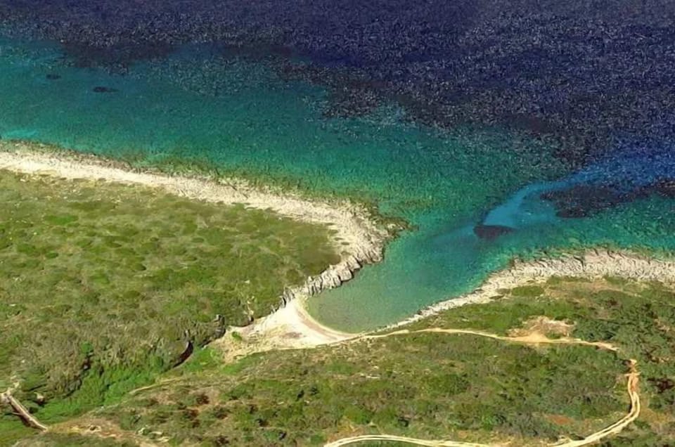 Limanakia Beach – 1 km Away
Secluded coves with crystal-clear waters, ideal for swimming and snorkeling.