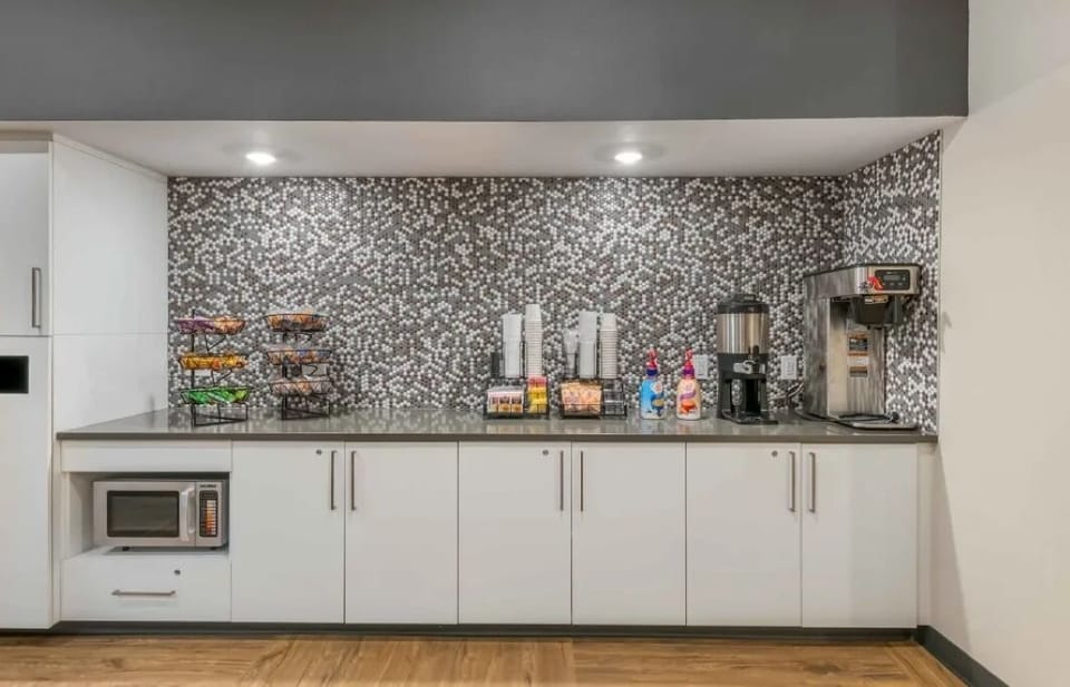Settle in quickly with a spacious, airy reception area.