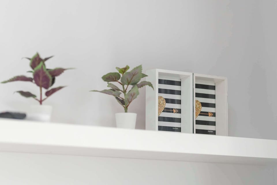 Decorative details and plants.