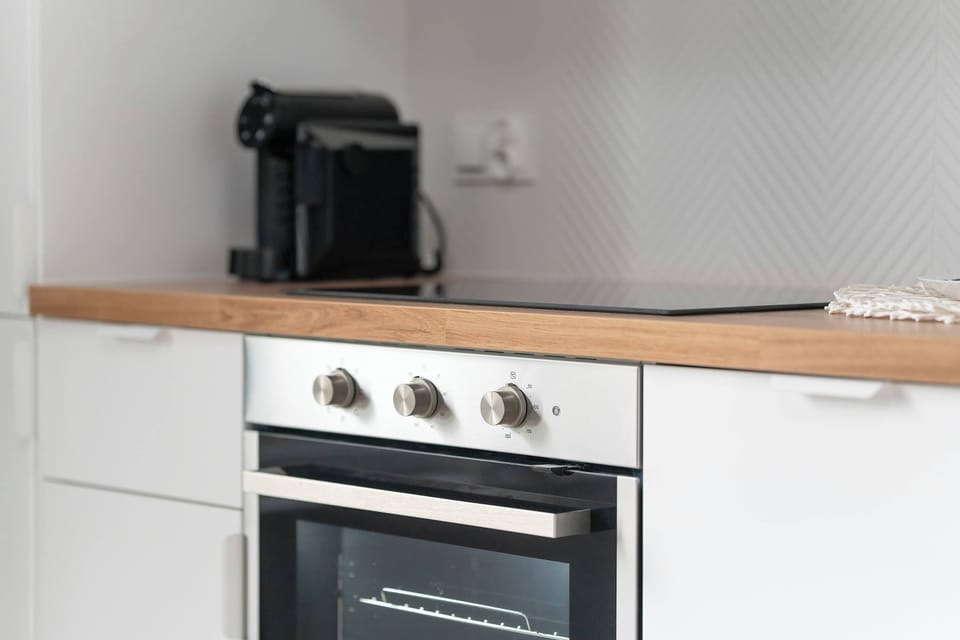 Oven and coffe machine.
