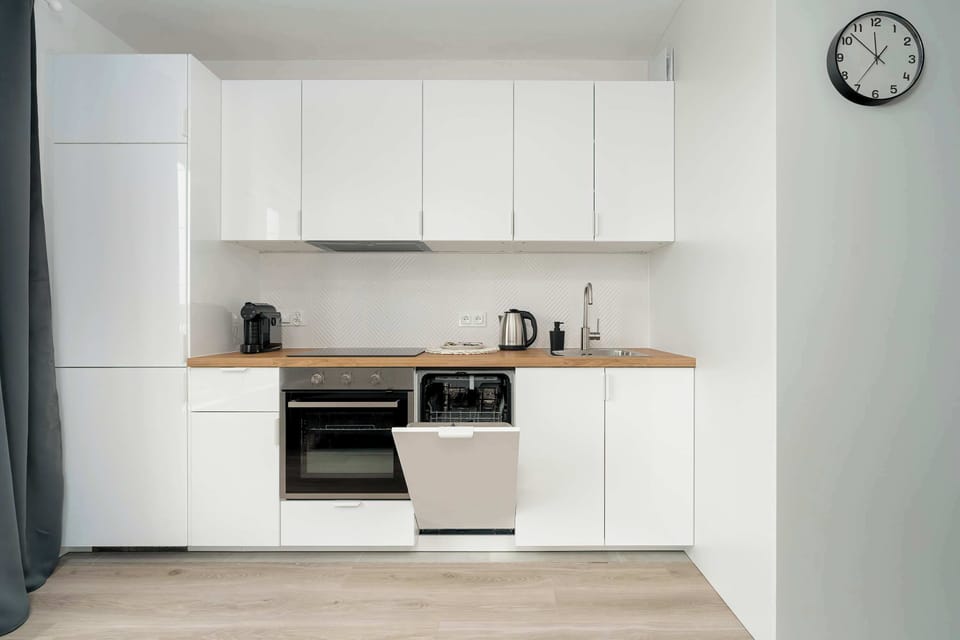 Fully equipped kitchenette. 