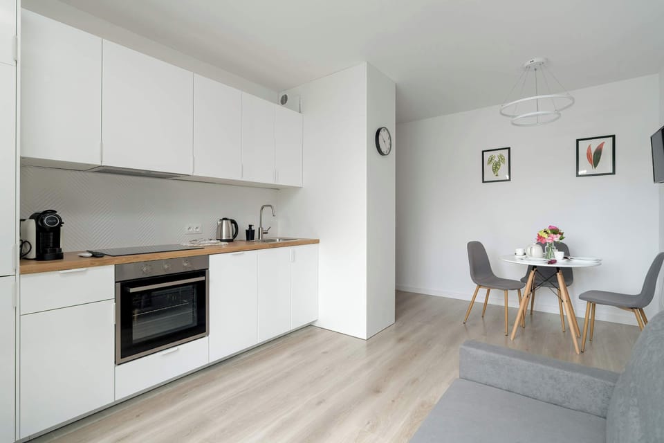 Fully equipped kitchenette. 