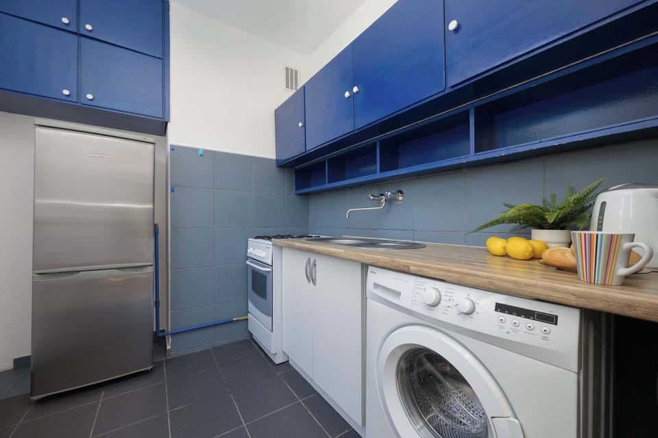 Fully equipped kitchenette with gas stove and washing machine.