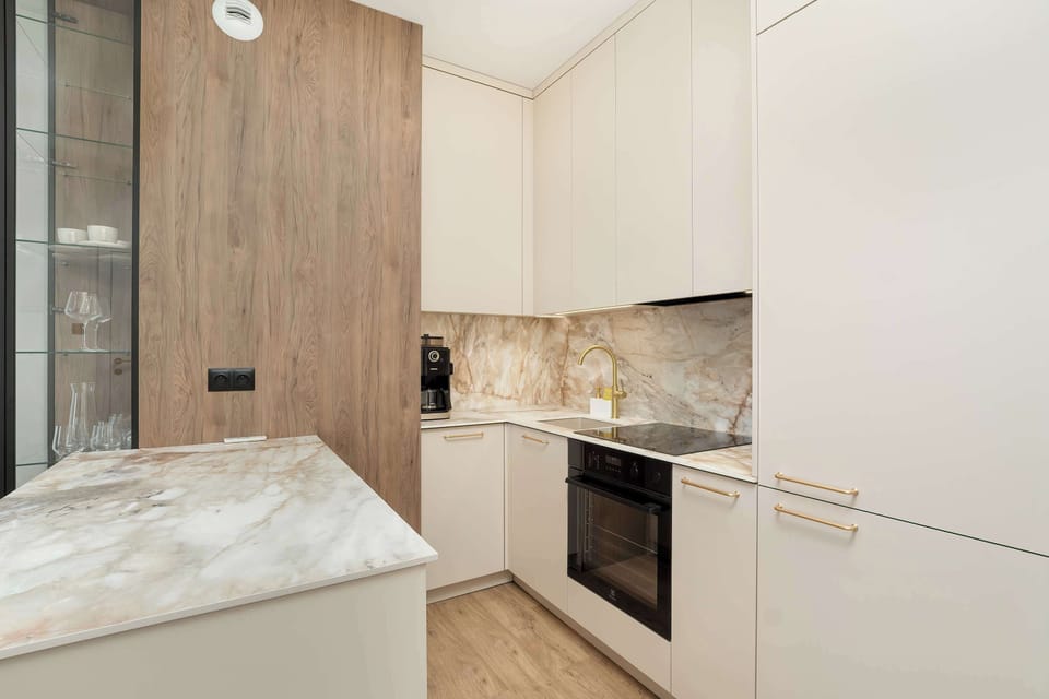 Functionally equipped kitchenette with such appliances as an oven, a kettle, and a coffee maker.