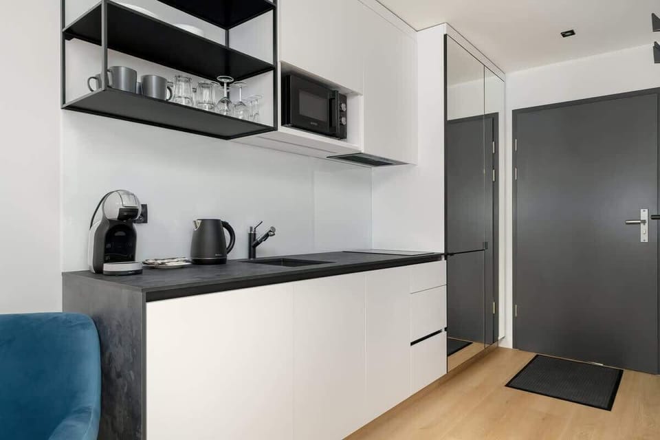 Modern, fully equipped kitchenette. 
