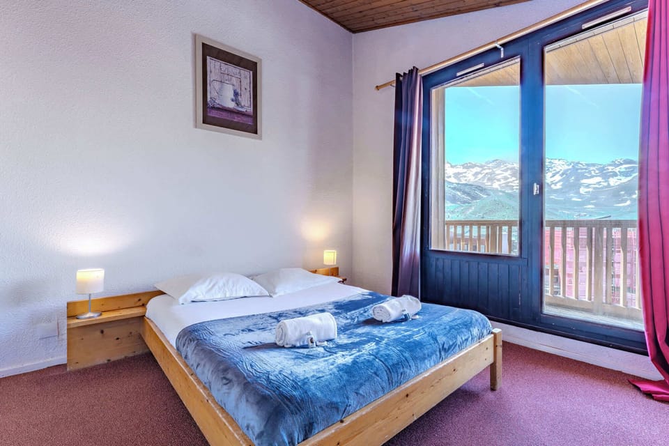 Wake up to snowy peaks in this bright and peaceful double room with direct balcony access.
