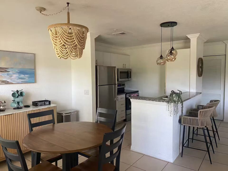 Dining/kitchen area