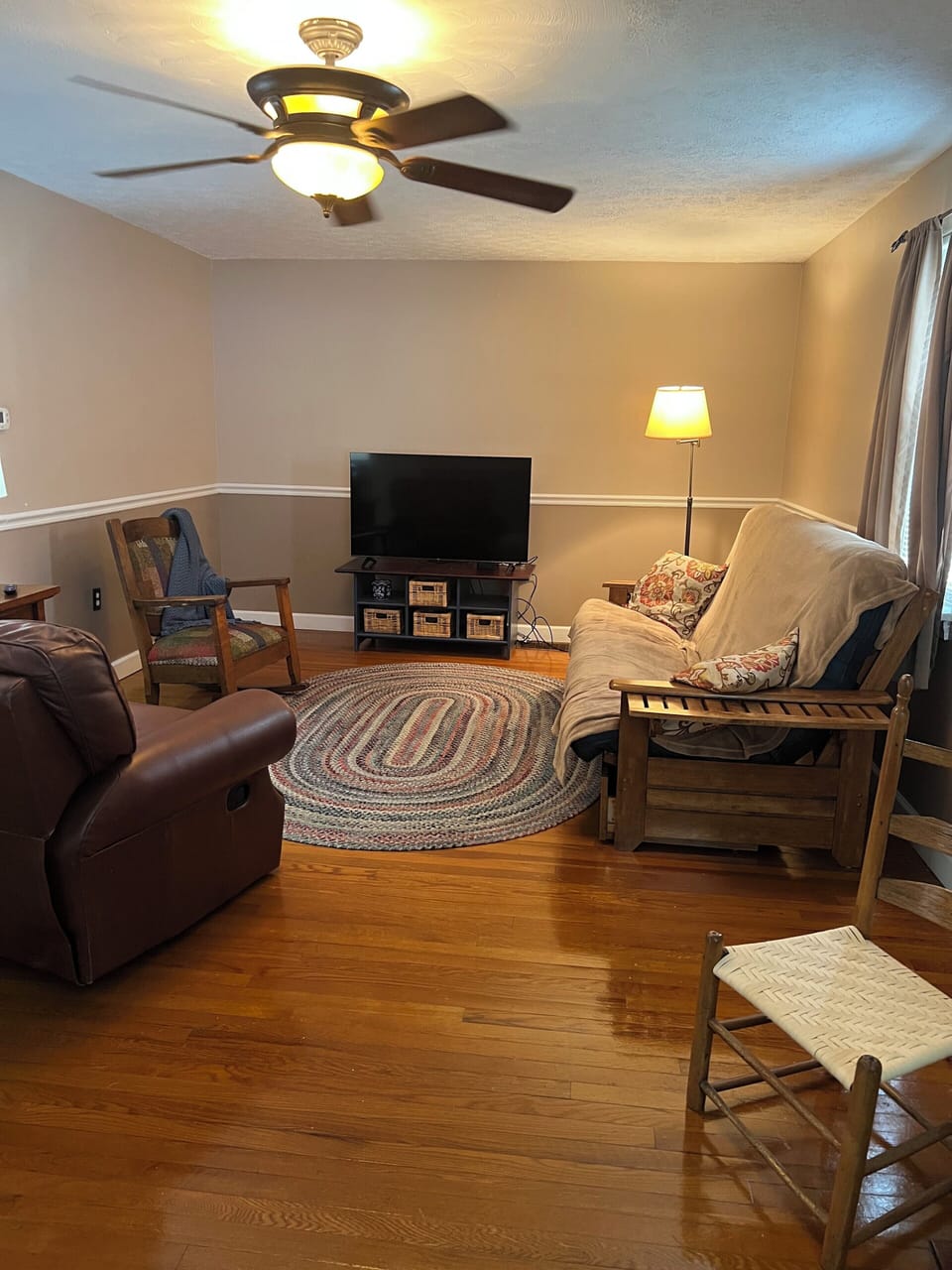 Large living room to enjoy movies