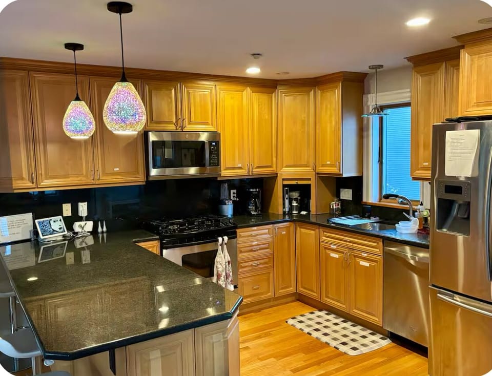 Full kitchen