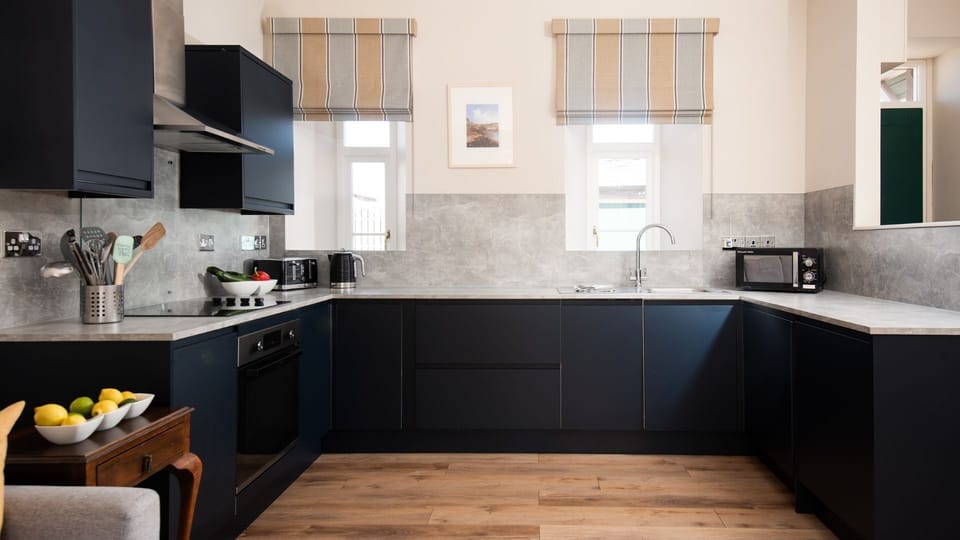 Cambridge House Cottage Number One - the open-plan kitchen