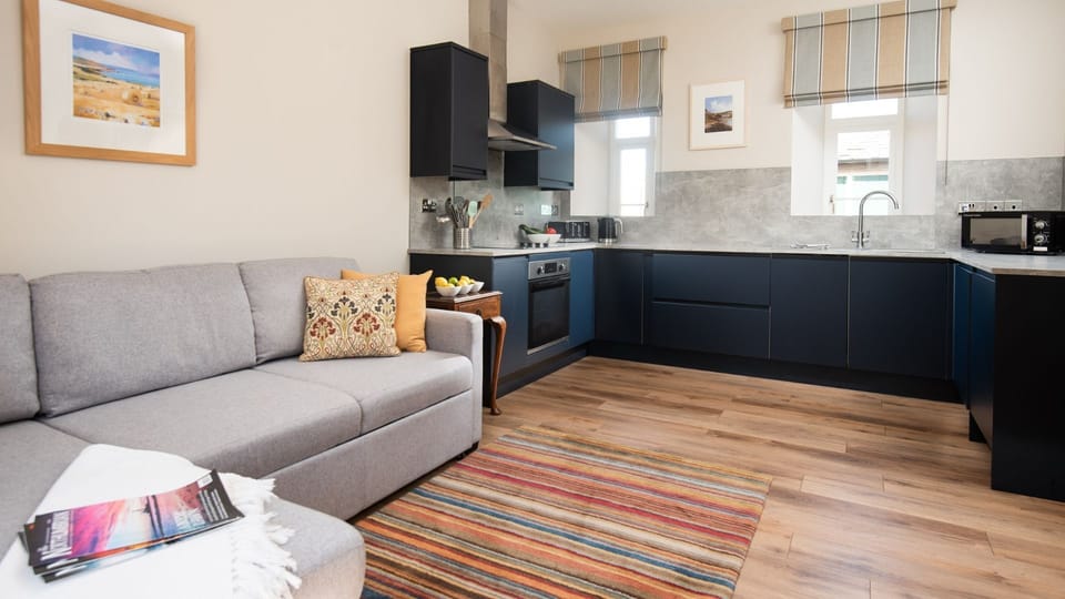 Cambridge House Cottage Number One - the open-plan living area